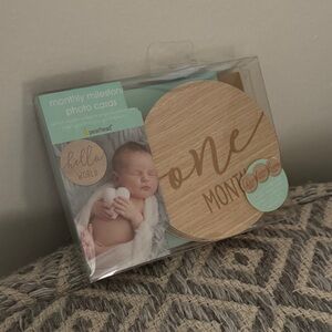Pearhead Wooden and Mint Milestone Cards for Newborn